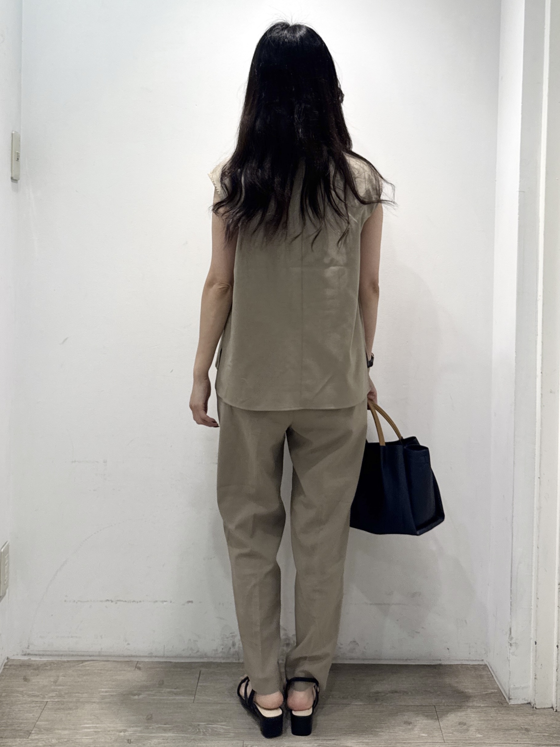 yuicciさんの「OPAQUE.CLIP｜【吸水速乾】スタンドフリルブラウス《セットアップ対応／イージーアイロン／ストレッチ／洗濯機OK》」を使ったコーディネート