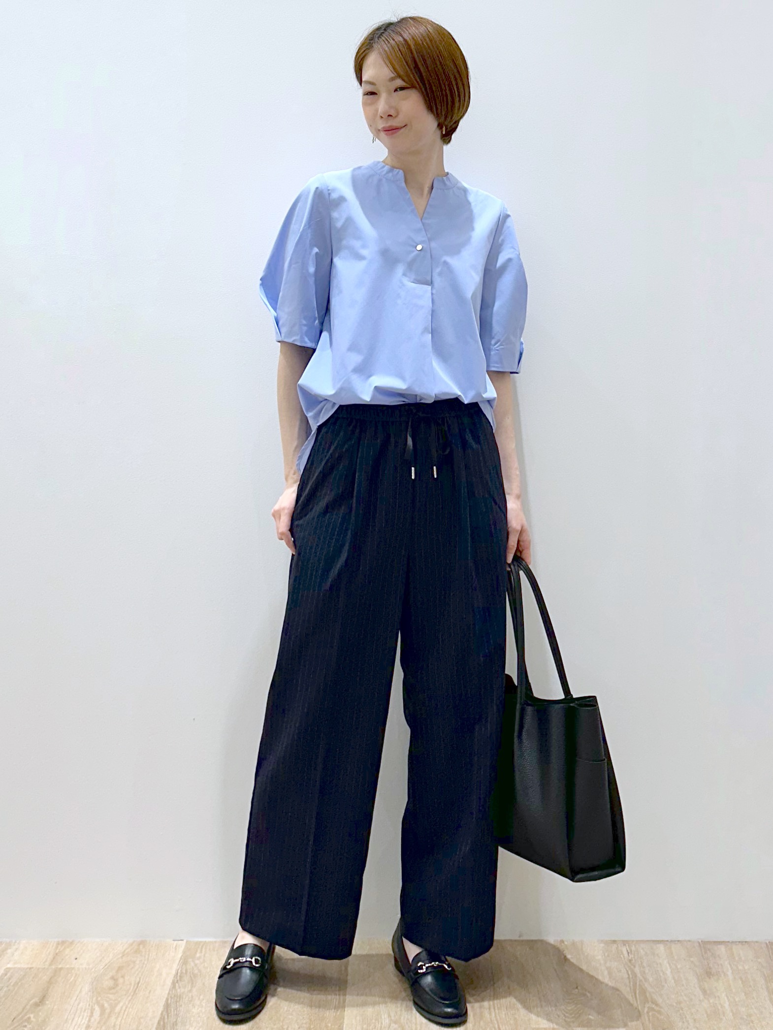 yurieさんの「OPAQUE.CLIP｜タックスリーブ スキッパーブラウス【洗濯機OK】」を使ったコーディネート