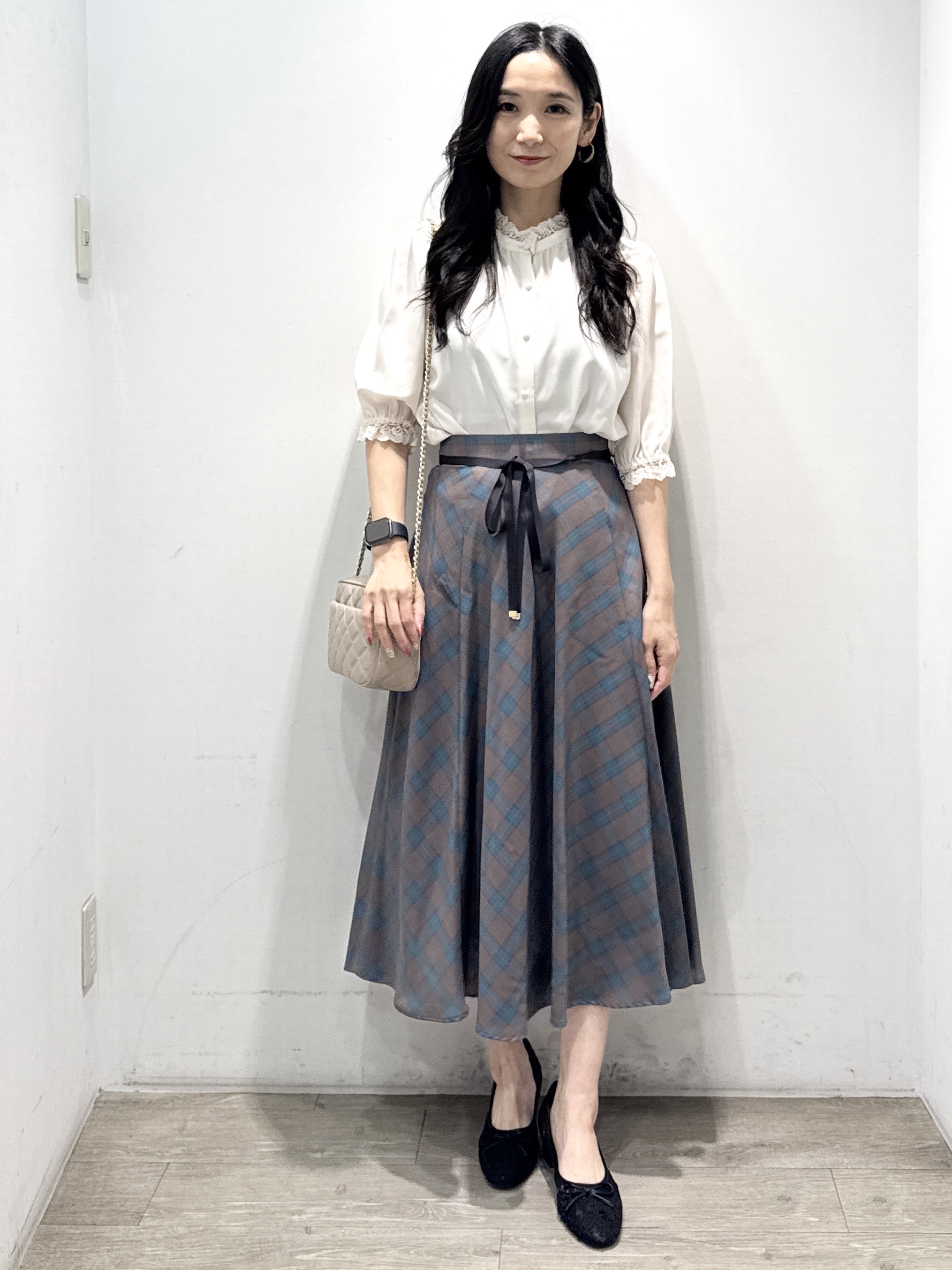 yuicciさんの「OPAQUE.CLIP｜【大人上品・前後2WAY】エンブロレース 5分袖ブラウス【洗濯機可】」を使ったコーディネート