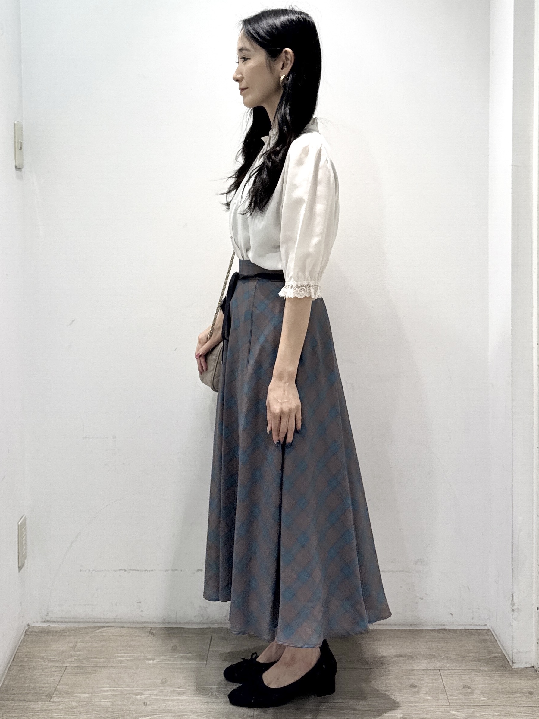 yuicciさんの「OPAQUE.CLIP｜【大人上品・前後2WAY】エンブロレース 5分袖ブラウス【洗濯機可】」を使ったコーディネート