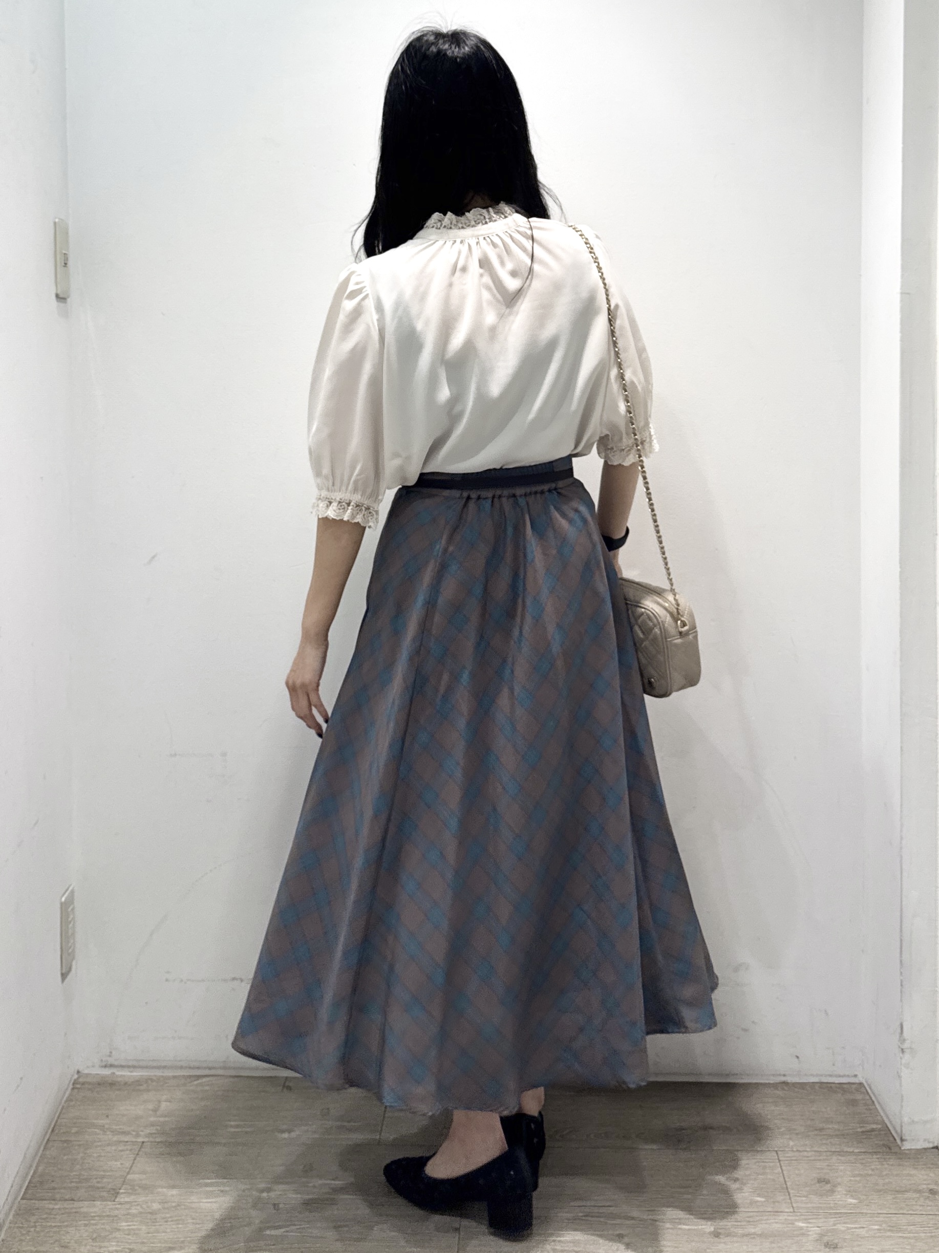 yuicciさんの「OPAQUE.CLIP｜【大人上品・前後2WAY】エンブロレース 5分袖ブラウス【洗濯機可】」を使ったコーディネート