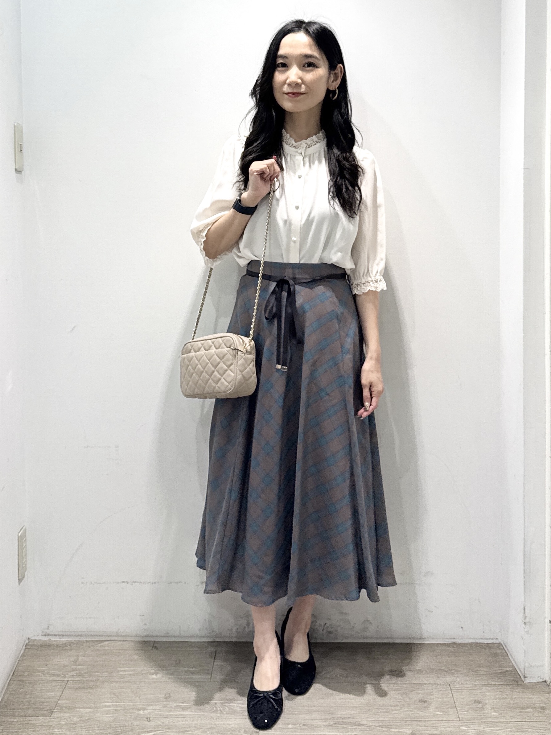 yuicciさんの「OPAQUE.CLIP｜【大人上品・前後2WAY】エンブロレース 5分袖ブラウス【洗濯機可】」を使ったコーディネート