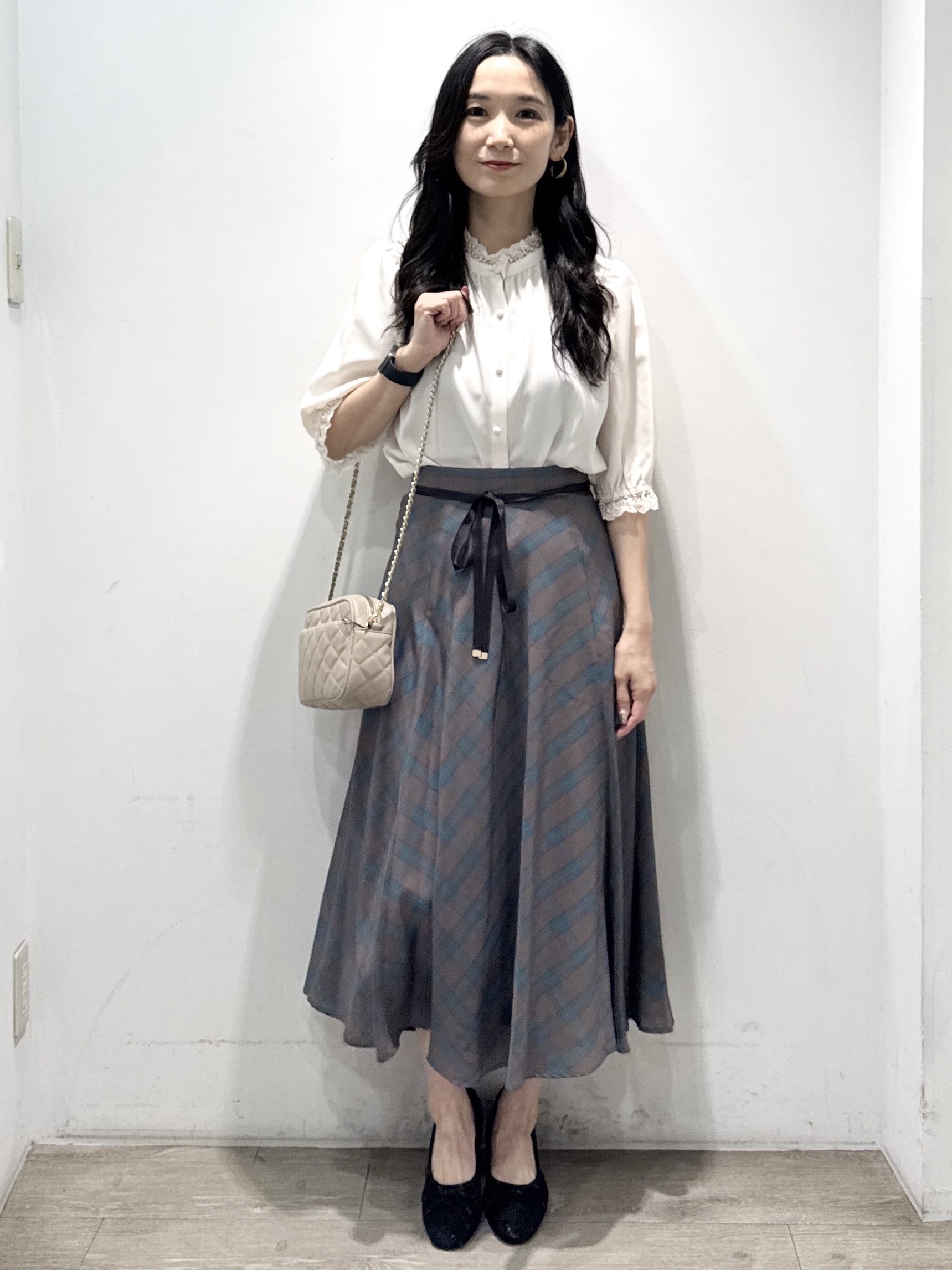 yuicciさんの「OPAQUE.CLIP｜【大人上品・前後2WAY】エンブロレース 5分袖ブラウス【洗濯機可】」を使ったコーディネート