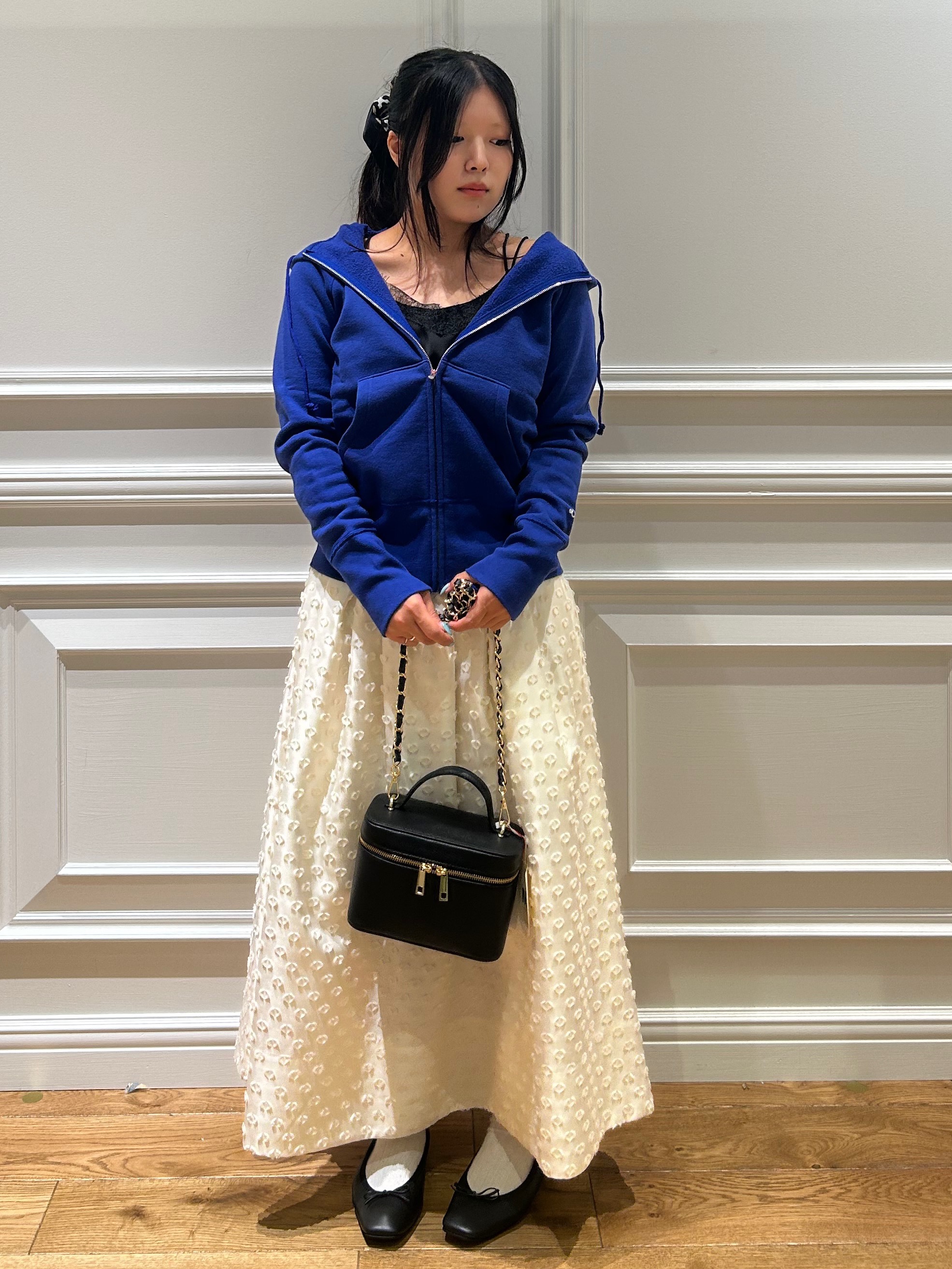 とりみさんの「DRESSTERIOR｜デキシー吊裏毛ジップアップパーカ」を使ったコーディネート