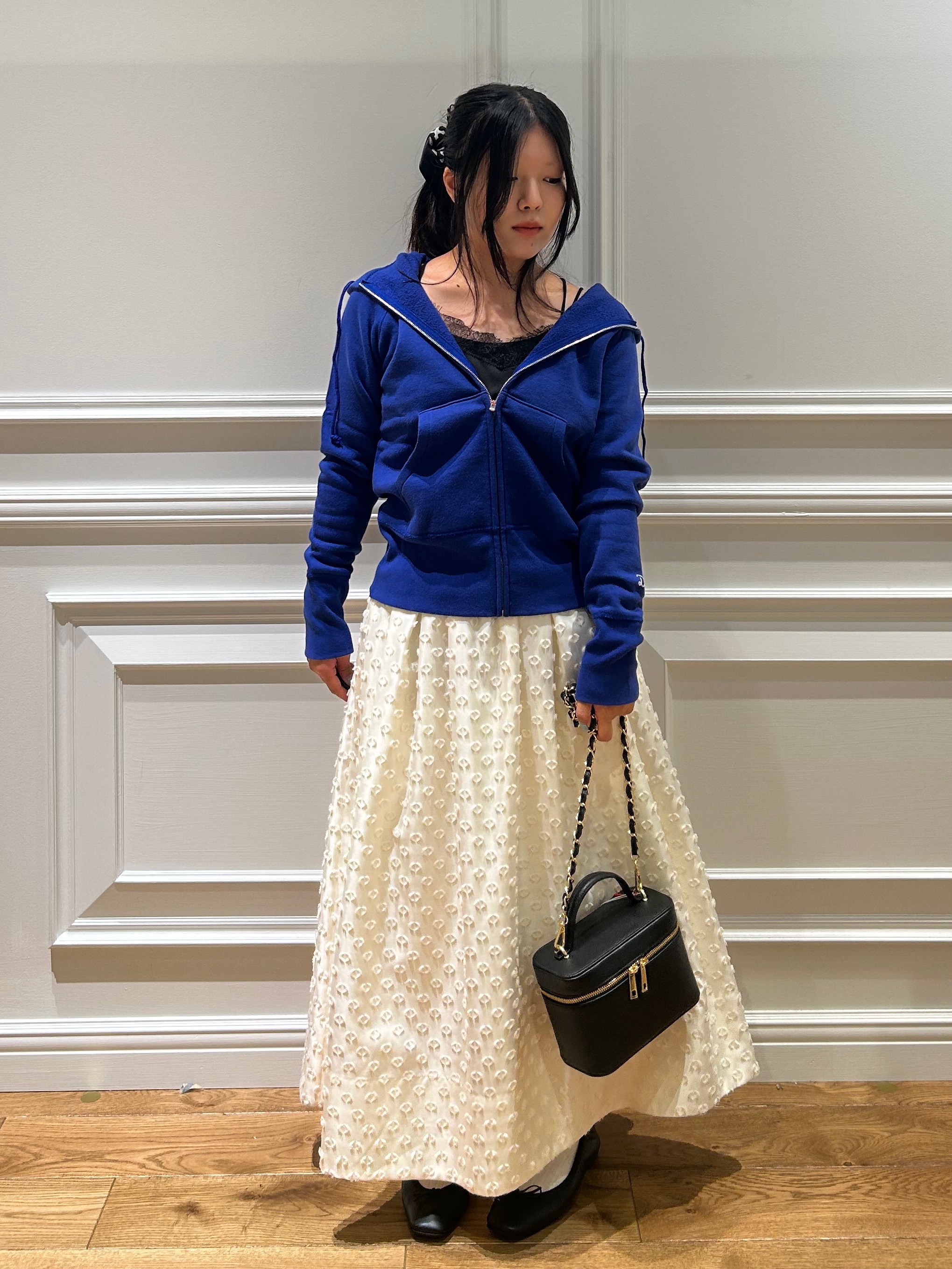 とりみさんの「DRESSTERIOR｜デキシー吊裏毛ジップアップパーカ」を使ったコーディネート