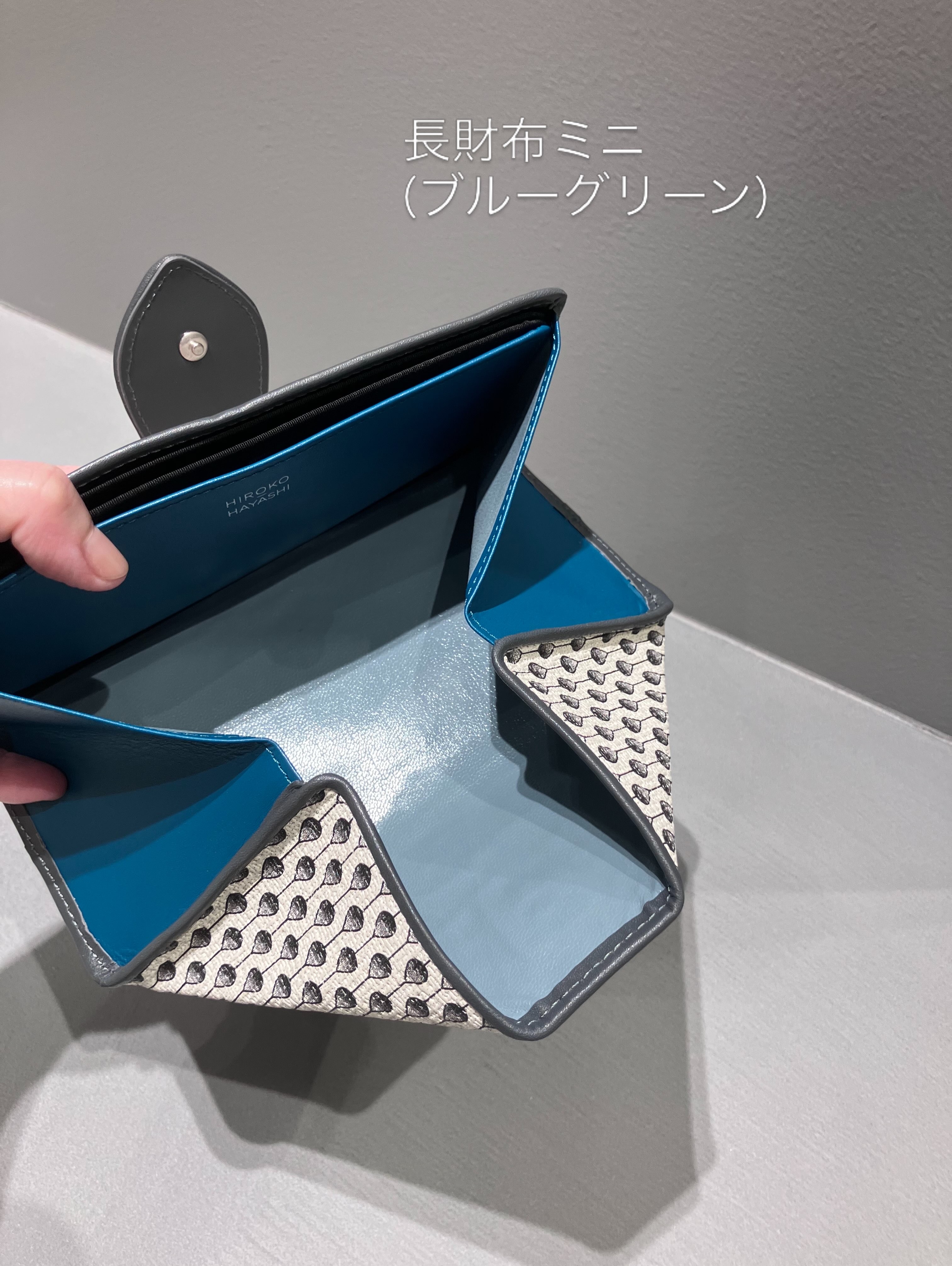 Cさんの「HIROKO HAYASHI｜STILLA（スティラ）長財布ミニ」を使ったコーディネート