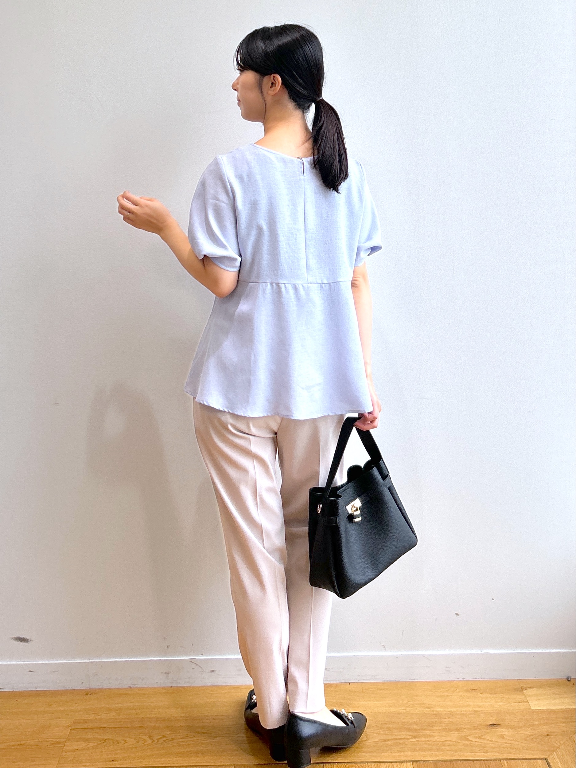 RINAさんの「index｜【接触冷感／吸水速乾】キーネックペプラムブラウス《洗濯機OK》」を使ったコーディネート