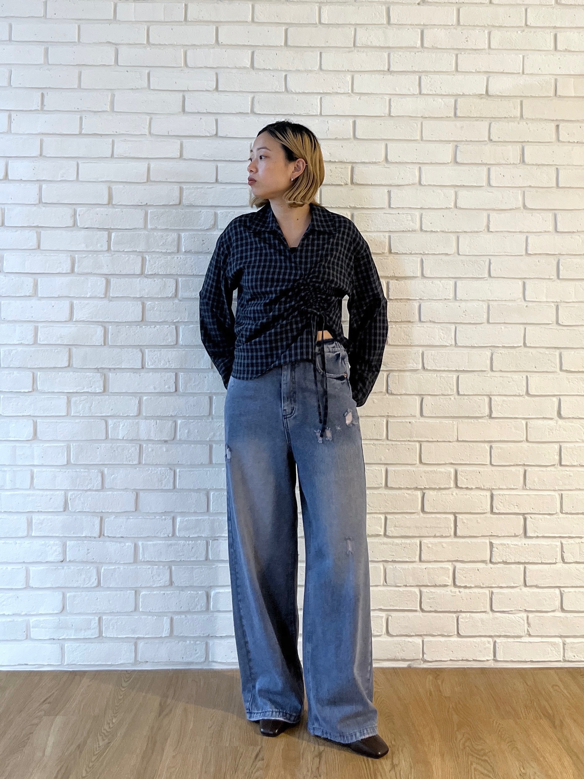 Harukaさんの「INDIVI｜サイドギャザー ワイドデニム」を使ったコーディネート