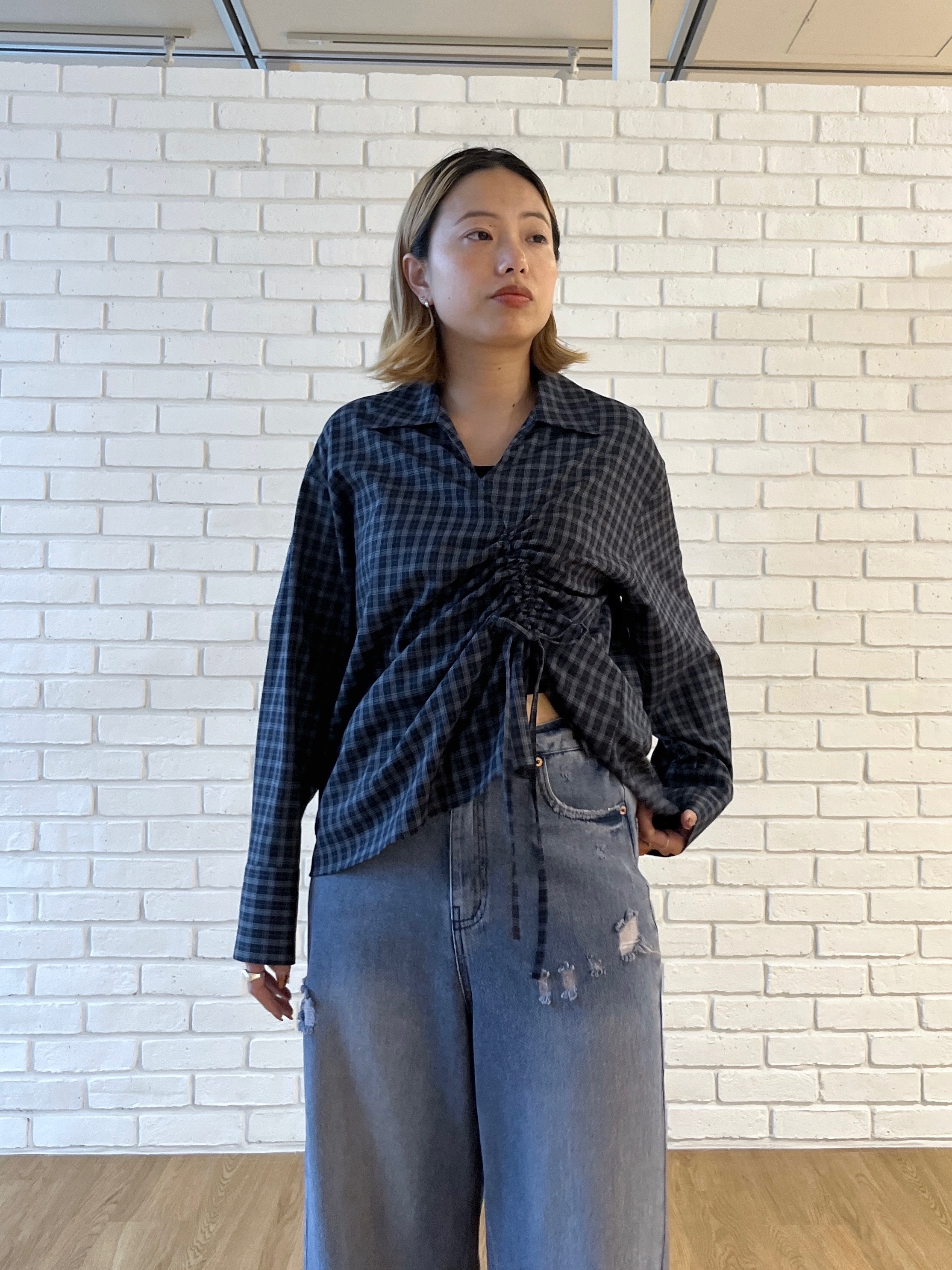 Harukaさんの「INDIVI｜サイドギャザー ワイドデニム」を使ったコーディネート