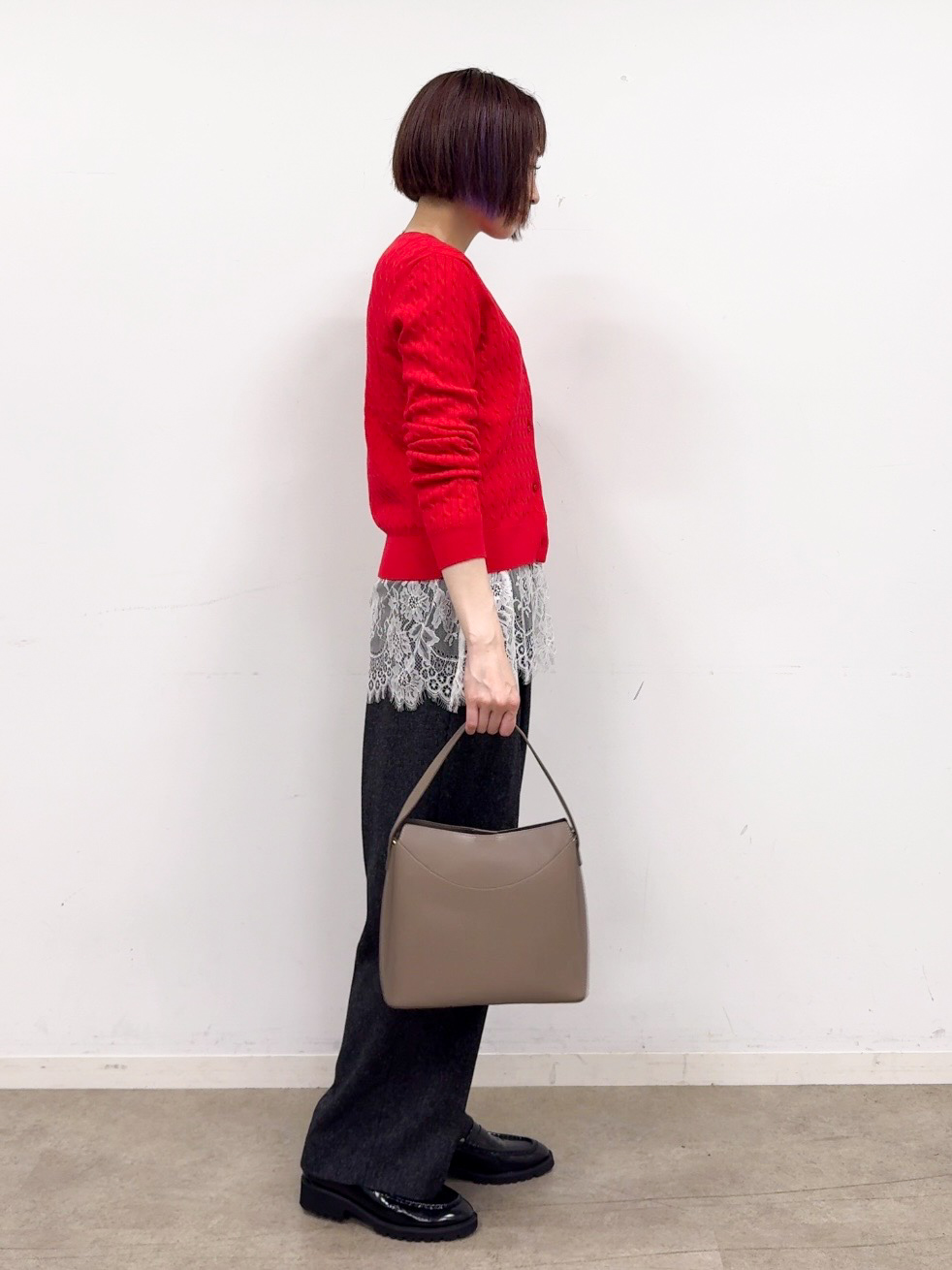 𝐜𝐡𝐢𝐤𝐚さんの「THE SHOP TK｜POLO BCS/ケーブルクルーカーディガン」を使ったコーディネート