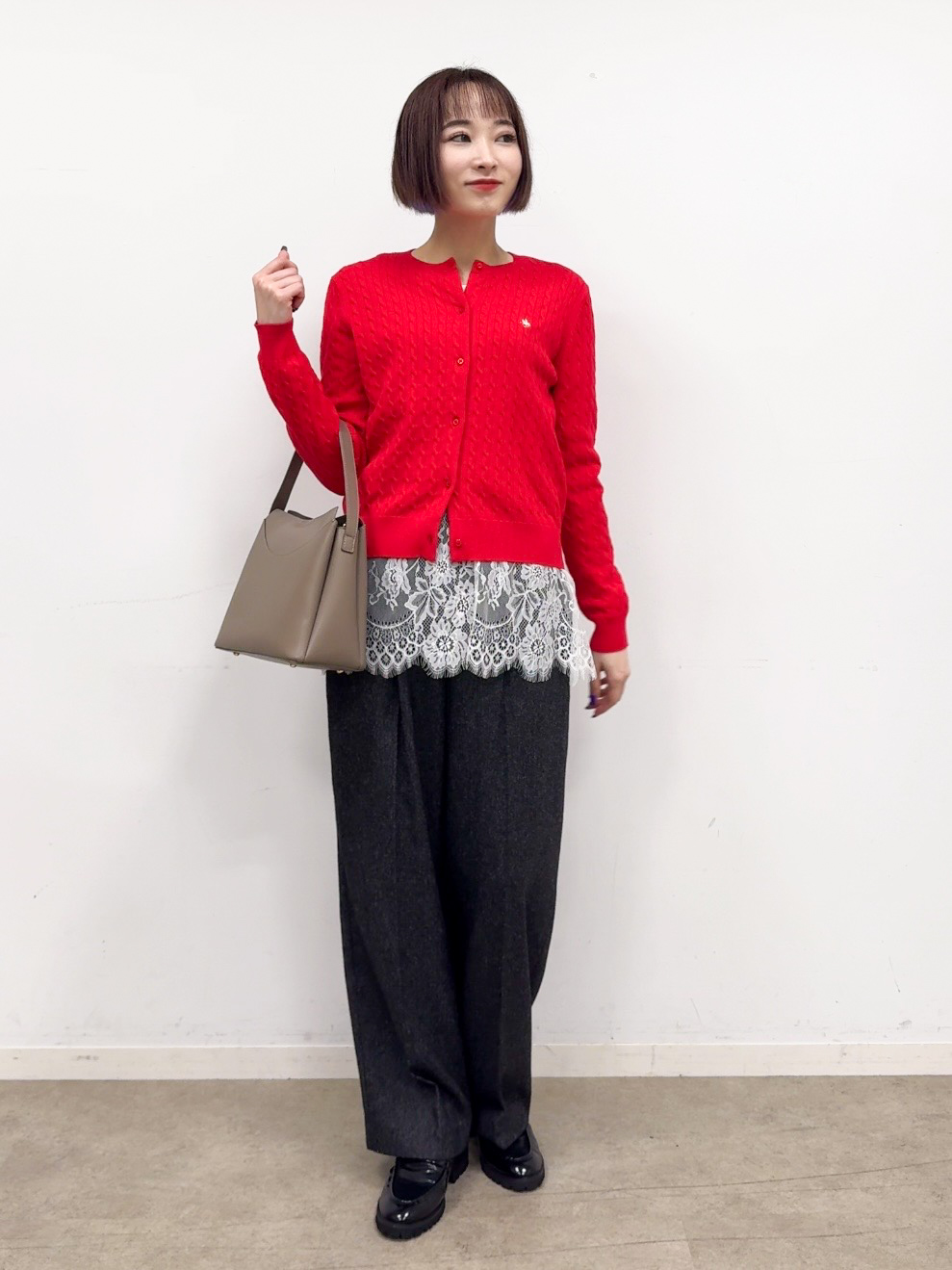 𝐜𝐡𝐢𝐤𝐚さんの「THE SHOP TK｜POLO BCS/ケーブルクルーカーディガン」を使ったコーディネート