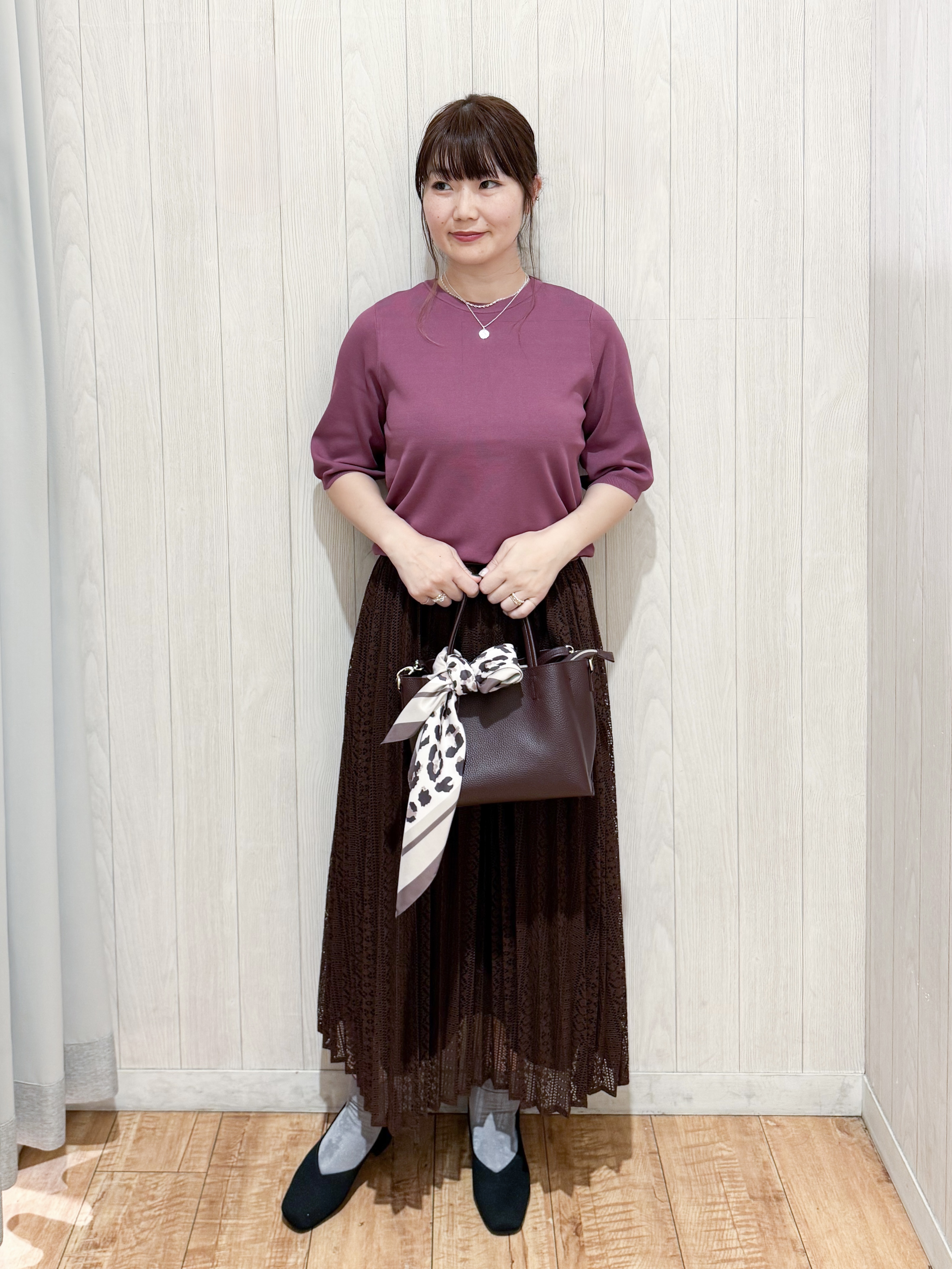 愛さんの「SHOO･LA･RUE｜【ガンガン洗える/ひんやり/UV/毛玉になりにくい】二の腕見せない 5分袖ニット」を使ったコーディネート