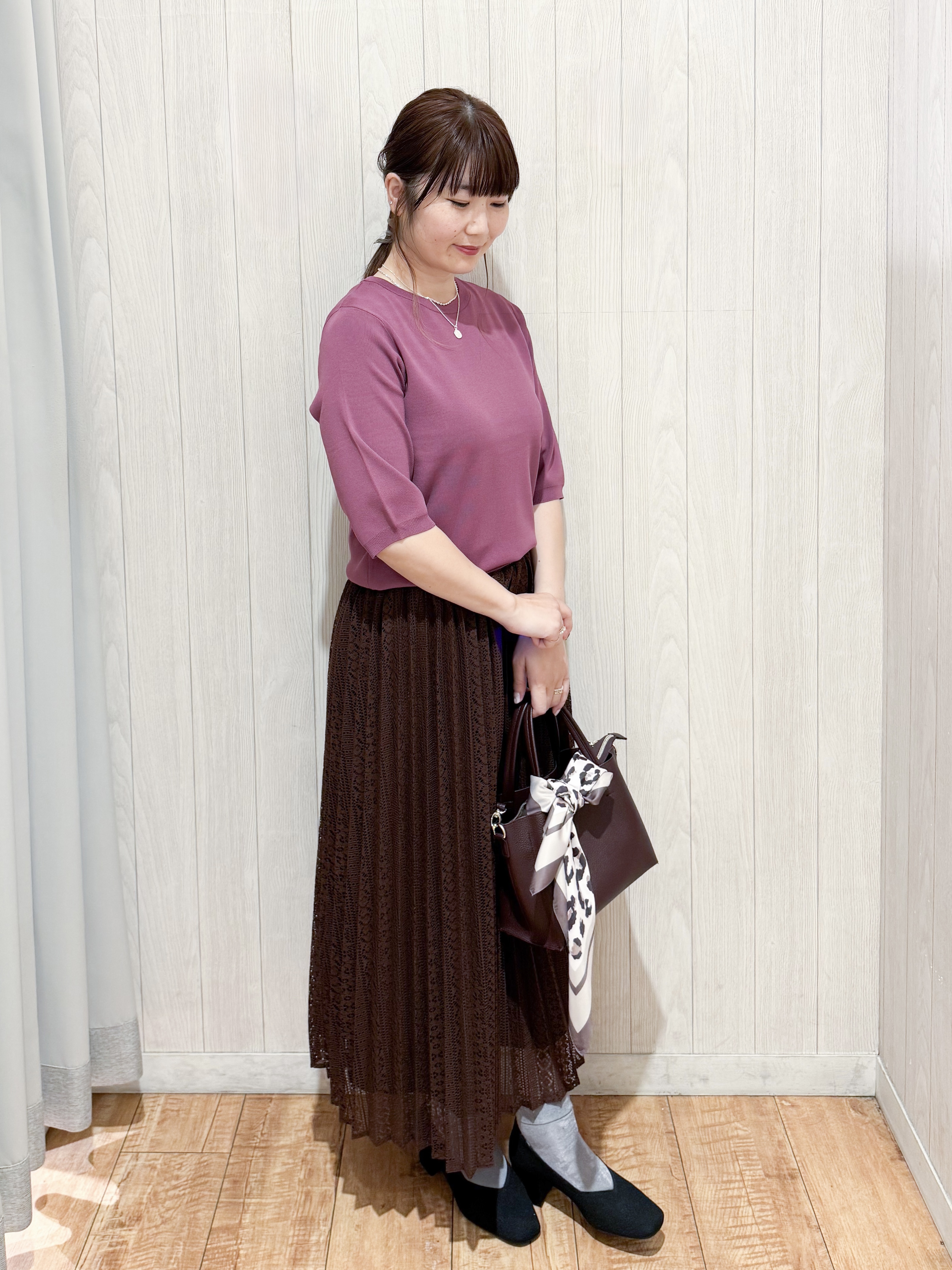愛さんの「SHOO･LA･RUE｜【ガンガン洗える/ひんやり/UV/毛玉になりにくい】二の腕見せない 5分袖ニット」を使ったコーディネート