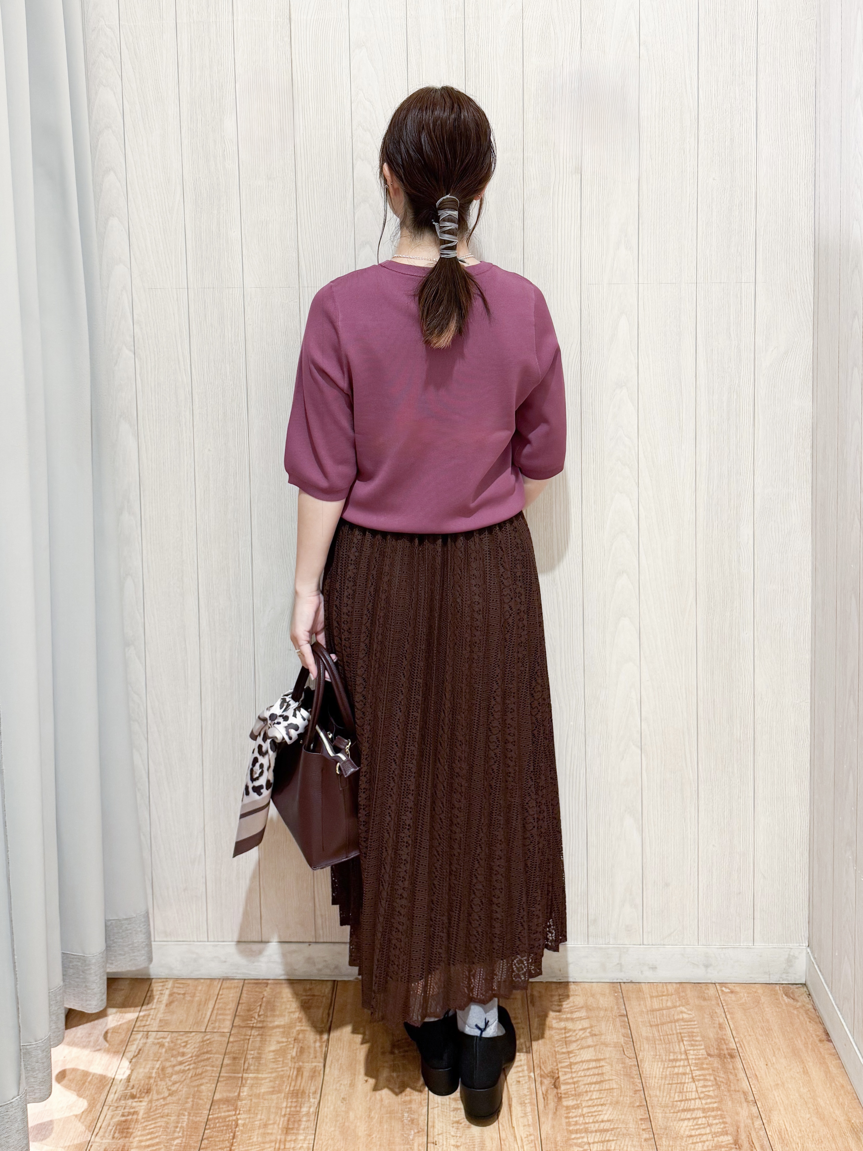 愛さんの「SHOO･LA･RUE｜【ガンガン洗える/ひんやり/UV/毛玉になりにくい】二の腕見せない 5分袖ニット」を使ったコーディネート