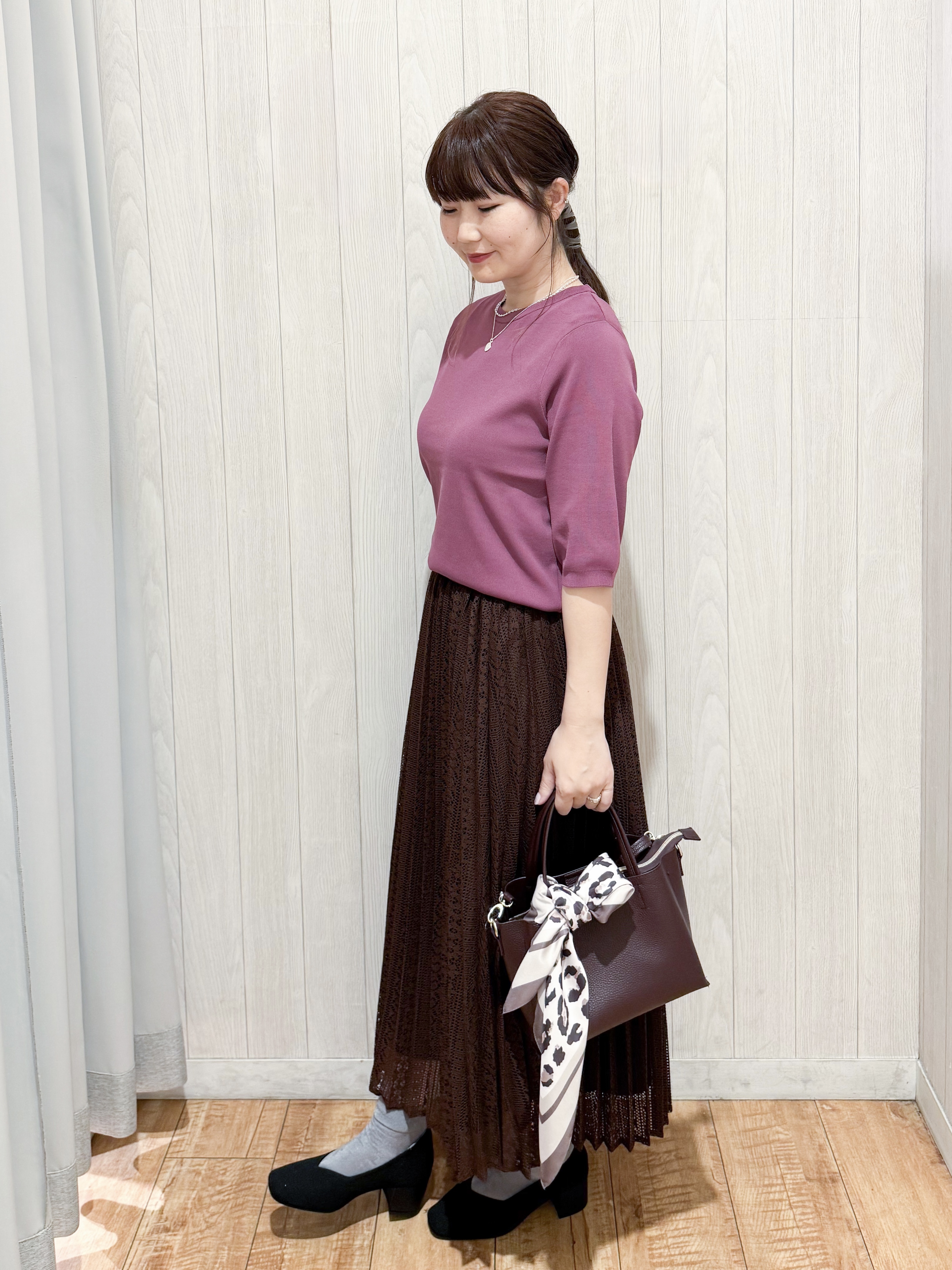愛さんの「SHOO･LA･RUE｜【ガンガン洗える/ひんやり/UV/毛玉になりにくい】二の腕見せない 5分袖ニット」を使ったコーディネート