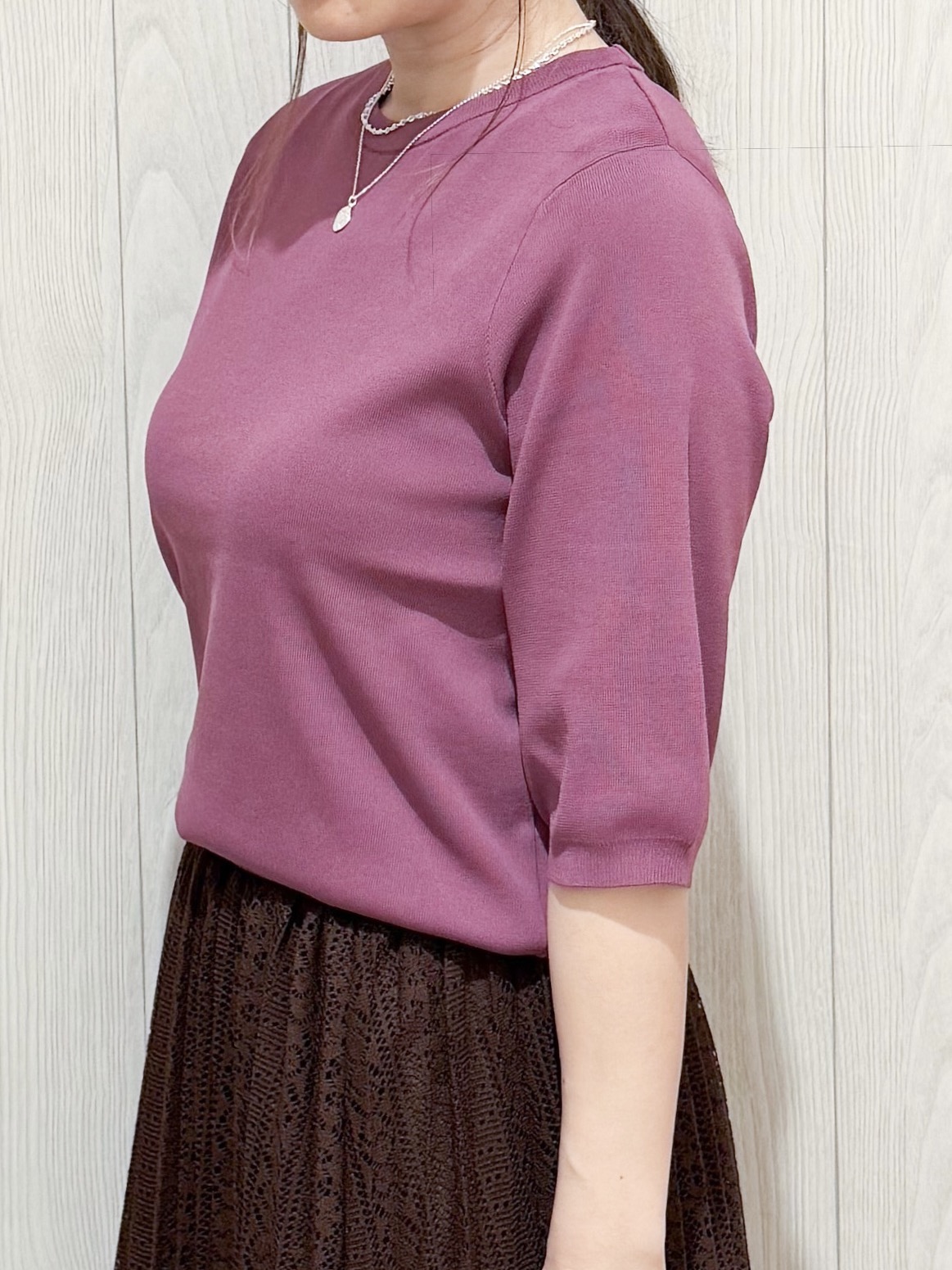 愛さんの「SHOO･LA･RUE｜【ガンガン洗える/ひんやり/UV/毛玉になりにくい】二の腕見せない 5分袖ニット」を使ったコーディネート