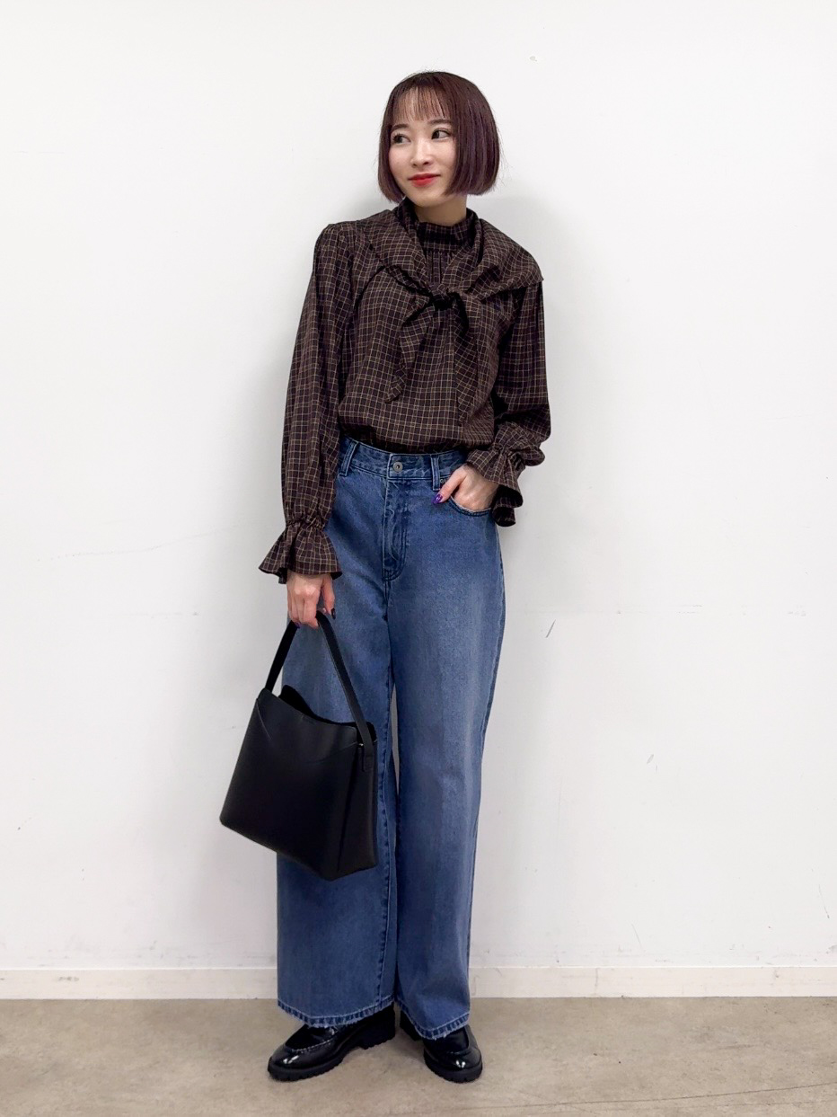 𝐜𝐡𝐢𝐤𝐚さんの「THE SHOP TK｜POLO BCS/チェックスカーフ付きブラウス」を使ったコーディネート