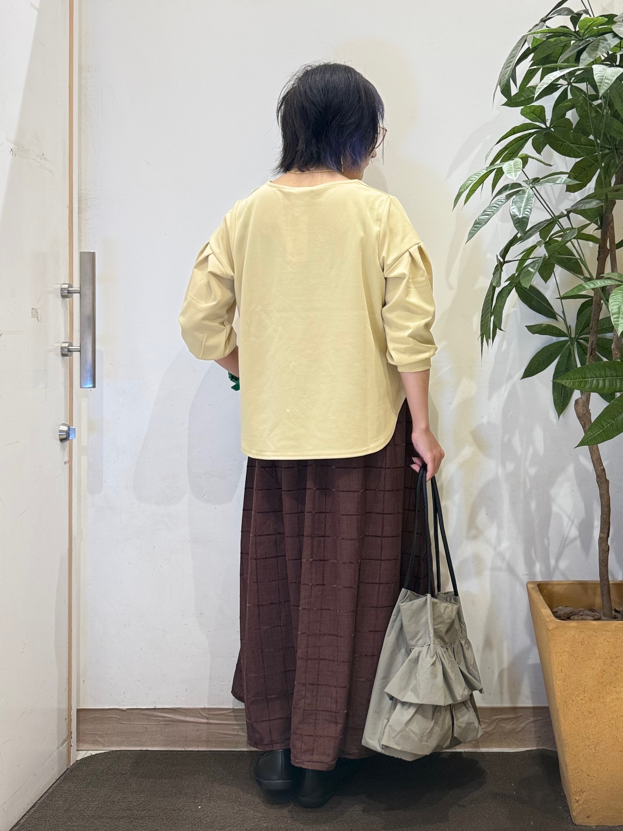misakiさんの「SHOO･LA･RUE｜【着丈選べる/2点セット】ネックレス付き やわらか8分袖ブラウス」を使ったコーディネート