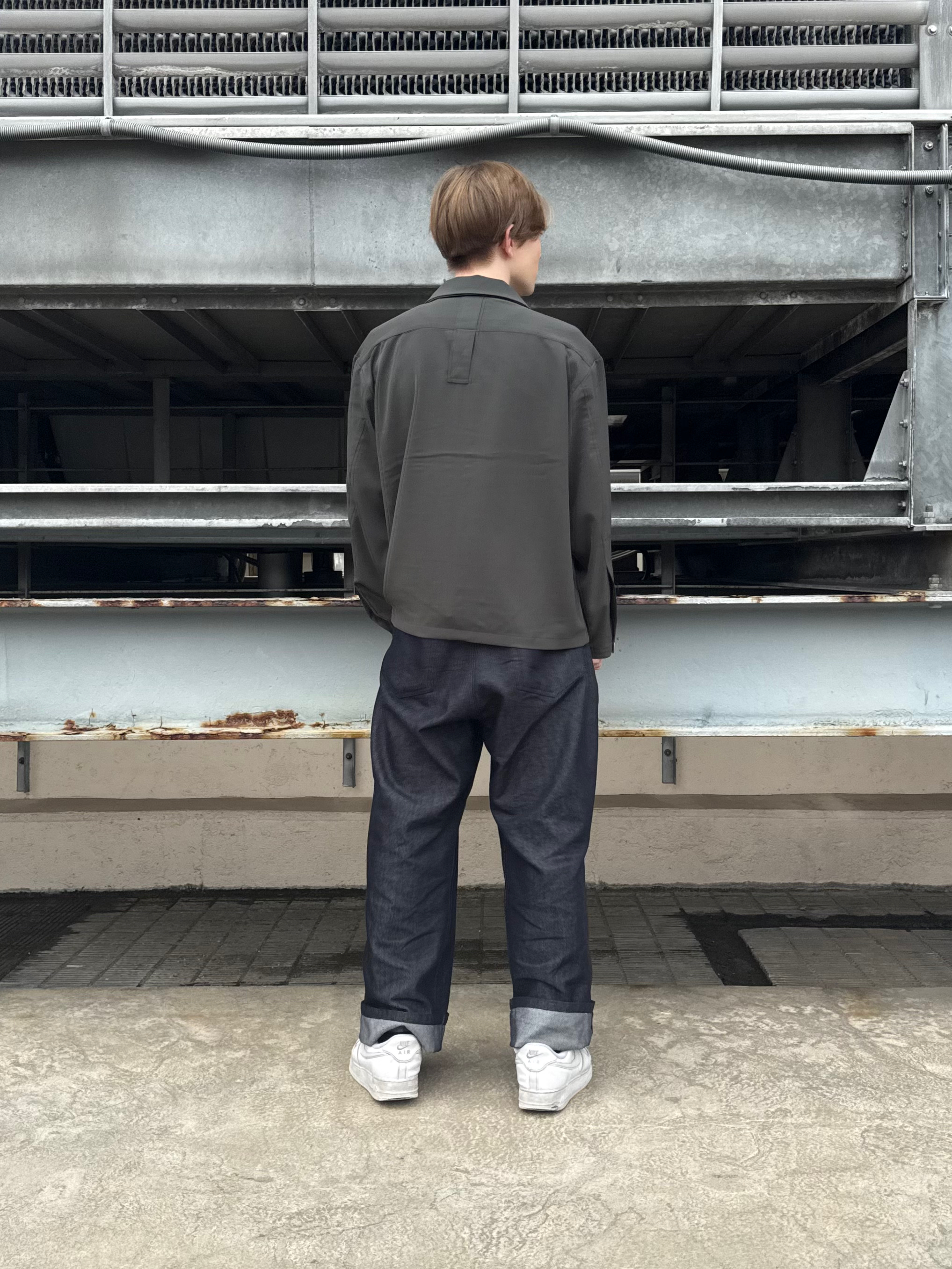 カネダさんの「tk.TAKEO KIKUCHI｜【色褪せしにくいデニム】Comfy Fadeless Denim Seriesバレルデニム」を使ったコーディネート