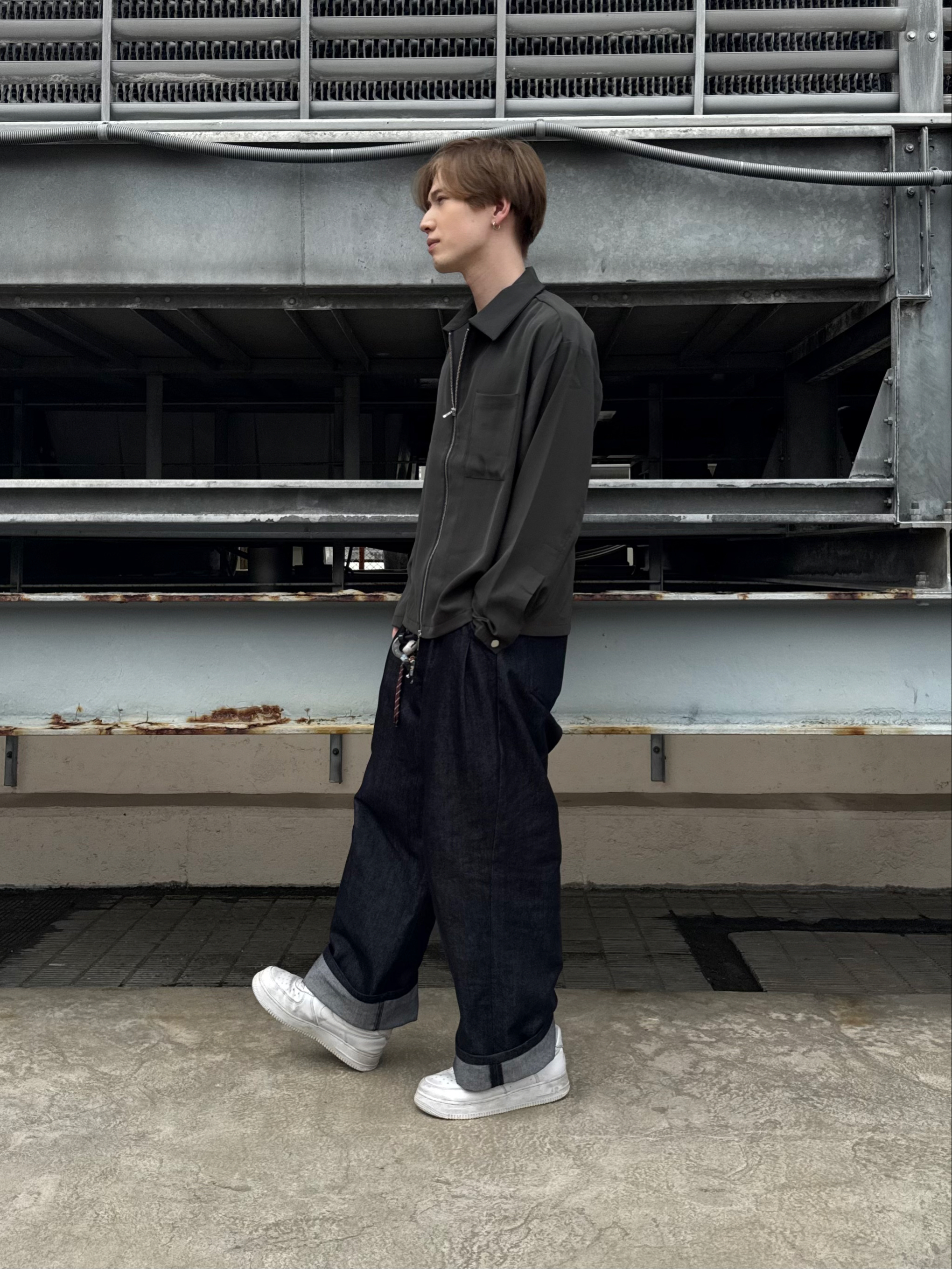 カネダさんの「tk.TAKEO KIKUCHI｜【色褪せしにくいデニム】Comfy Fadeless Denim Seriesバレルデニム」を使ったコーディネート