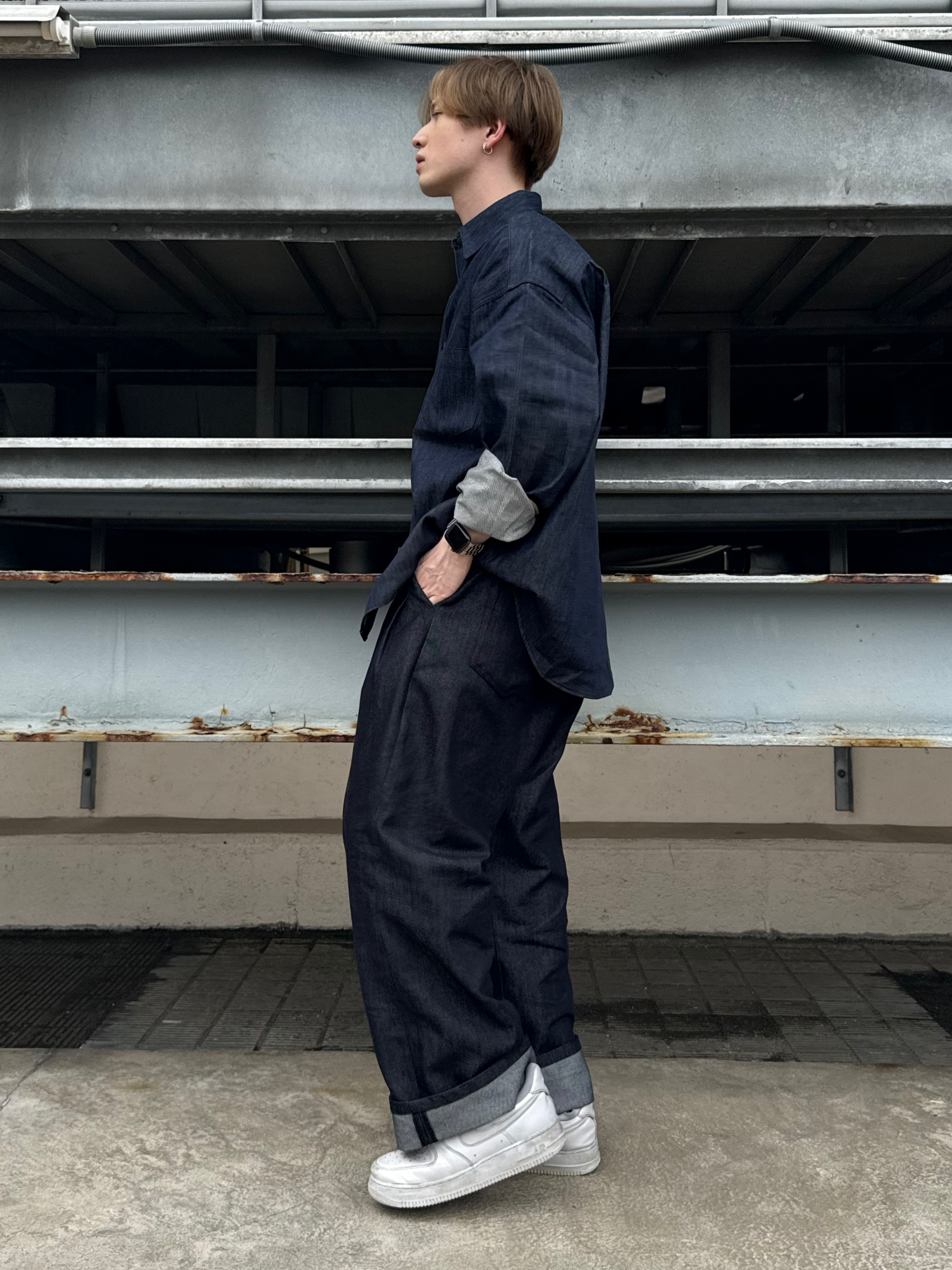 カネダさんの「tk.TAKEO KIKUCHI｜【色褪せしにくいデニム】Comfy Fadeless Denim Seriesバレルデニム」を使ったコーディネート