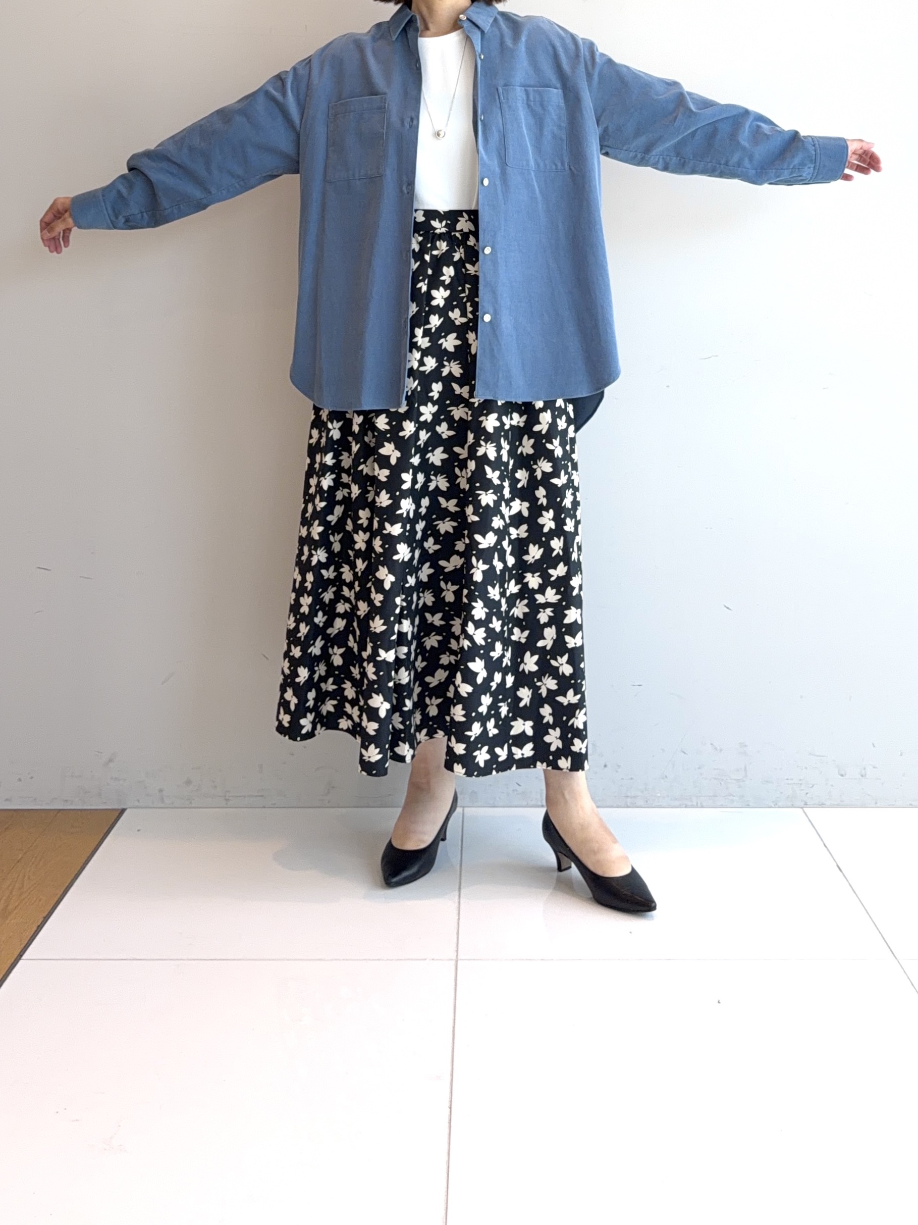 murayamaさんの「INDIVI｜【着映え／洗える】フラワープリントスカート」を使ったコーディネート