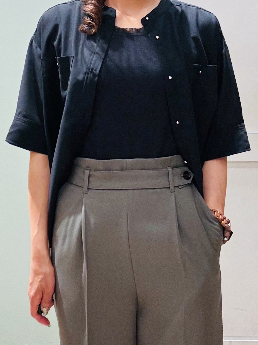 Komi☆さんの「grove｜【洗濯機◎】ほんのり大人の透け感、シアーカバーブラウス」を使ったコーディネート
