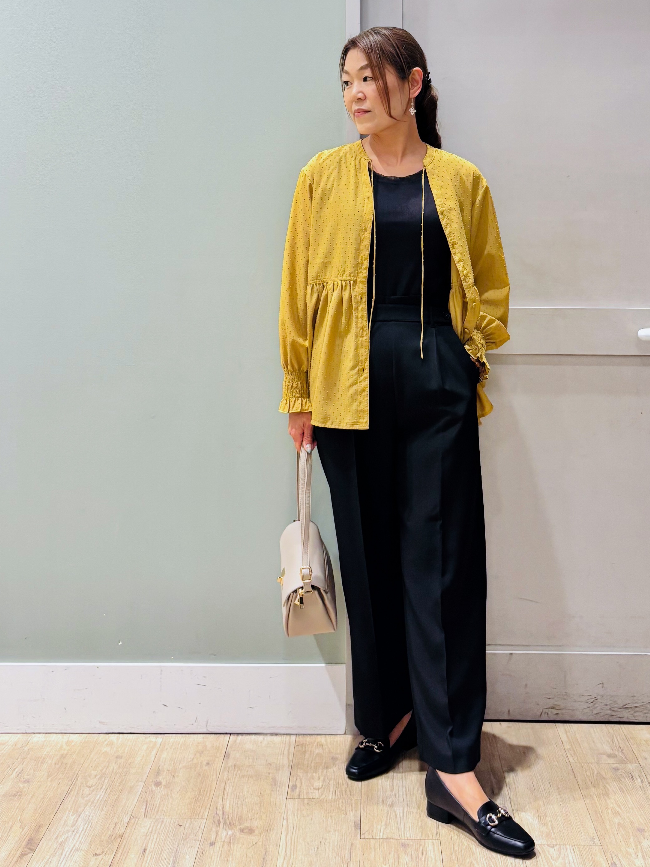 Komi☆さんの「grove｜【洗濯機◎】ほんのり大人の透け感、シアーカバーブラウス」を使ったコーディネート