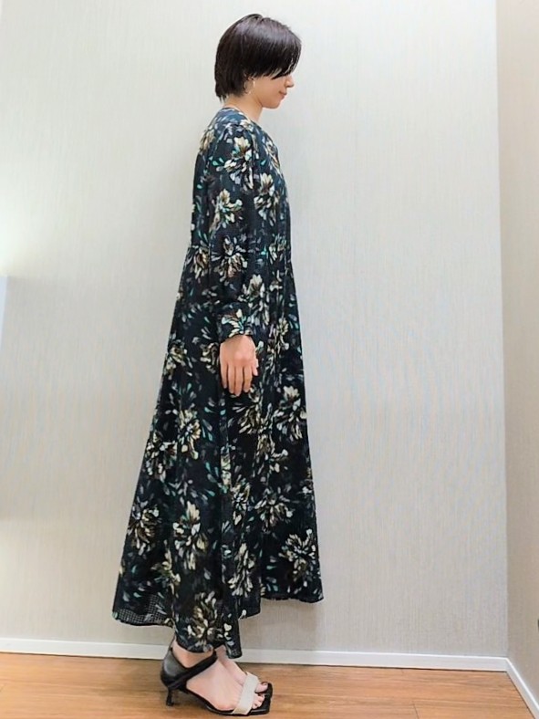 ミズタさんの「UNTITLED｜フラワープリントワンピース」を使ったコーディネート