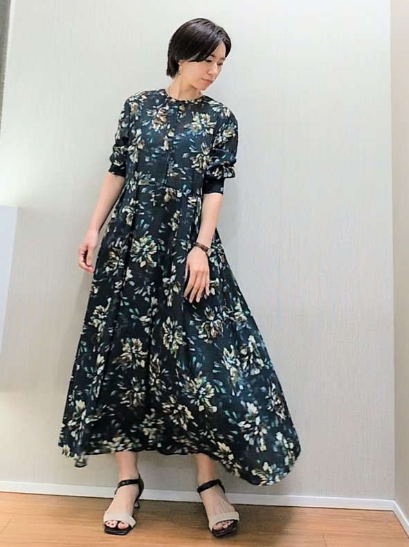 ミズタさんの「UNTITLED｜フラワープリントワンピース」を使ったコーディネート