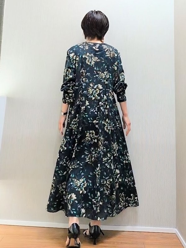 ミズタさんの「UNTITLED｜フラワープリントワンピース」を使ったコーディネート